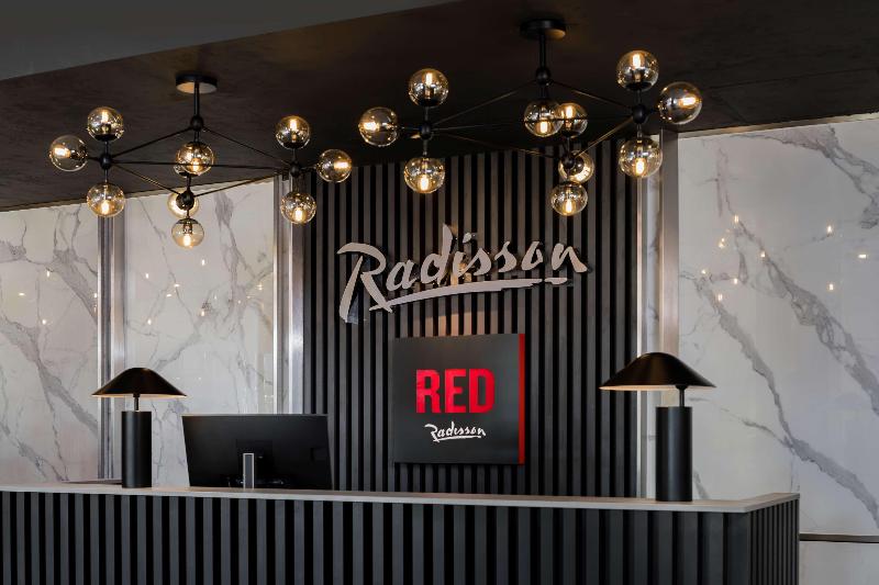 Radisson RED London Heathrow - Lobi