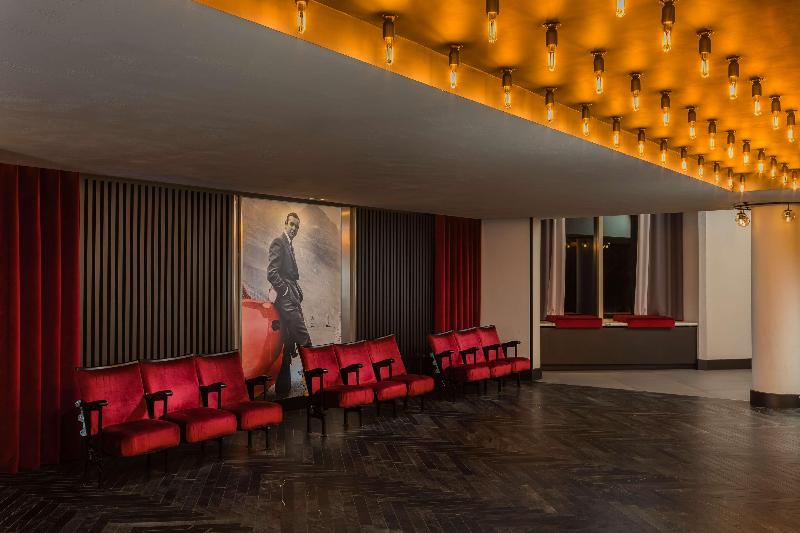 Radisson RED London Heathrow - Lobi