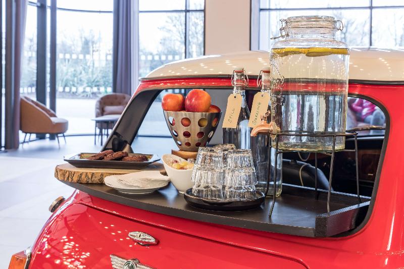 Radisson RED London Heathrow - Lobi