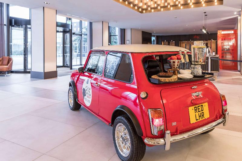 Radisson RED London Heathrow - Lobi