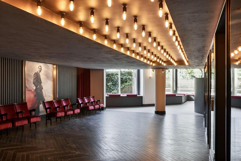 Radisson RED London Heathrow - Lobi