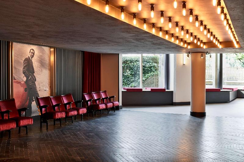 Radisson RED London Heathrow - Lobi