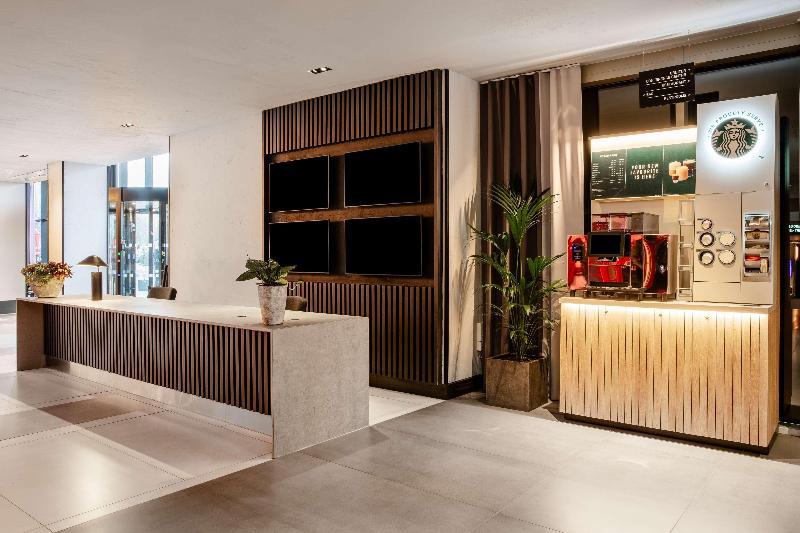 Radisson RED London Heathrow - Lobi