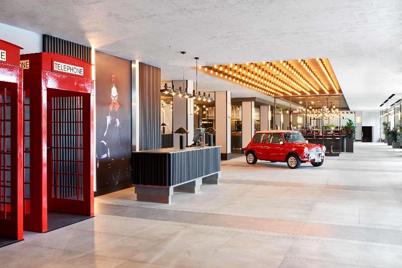 Radisson RED London Heathrow - Lobi