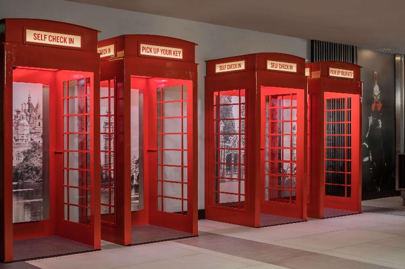 Radisson RED London Heathrow - Lobi
