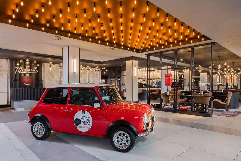 Radisson RED London Heathrow - Lobi