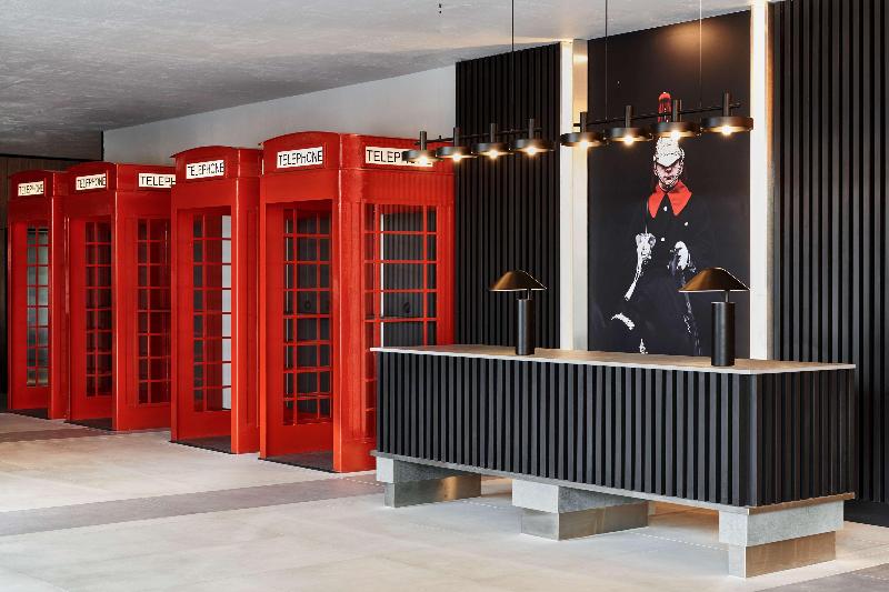 Radisson RED London Heathrow - Genel