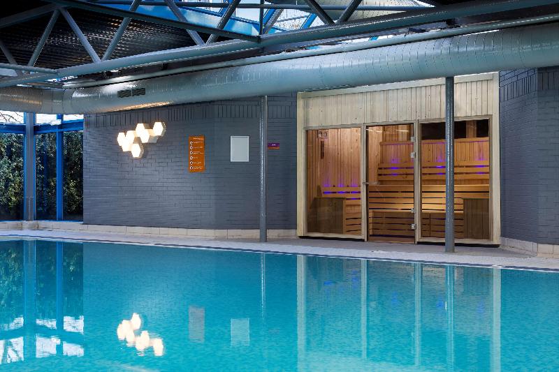 Radisson RED London Heathrow - Havuz