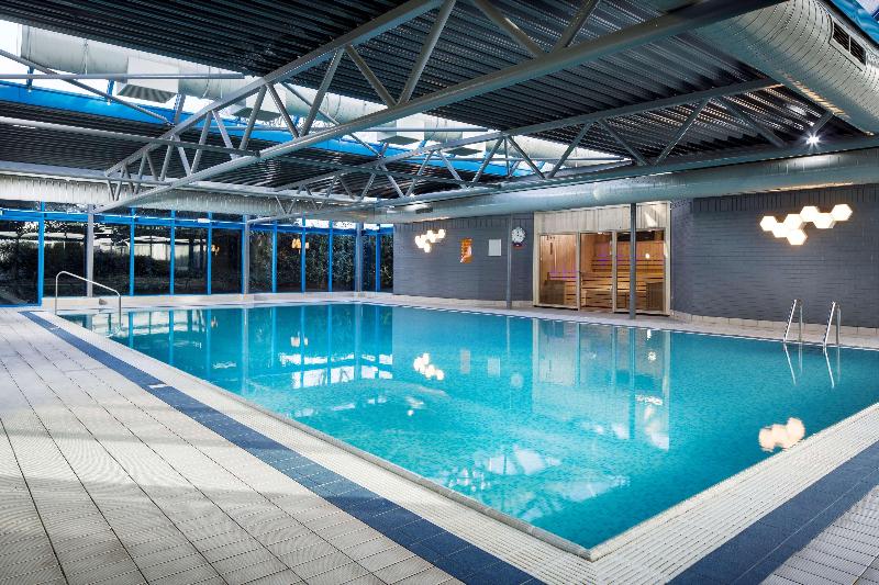 Radisson RED London Heathrow - Havuz