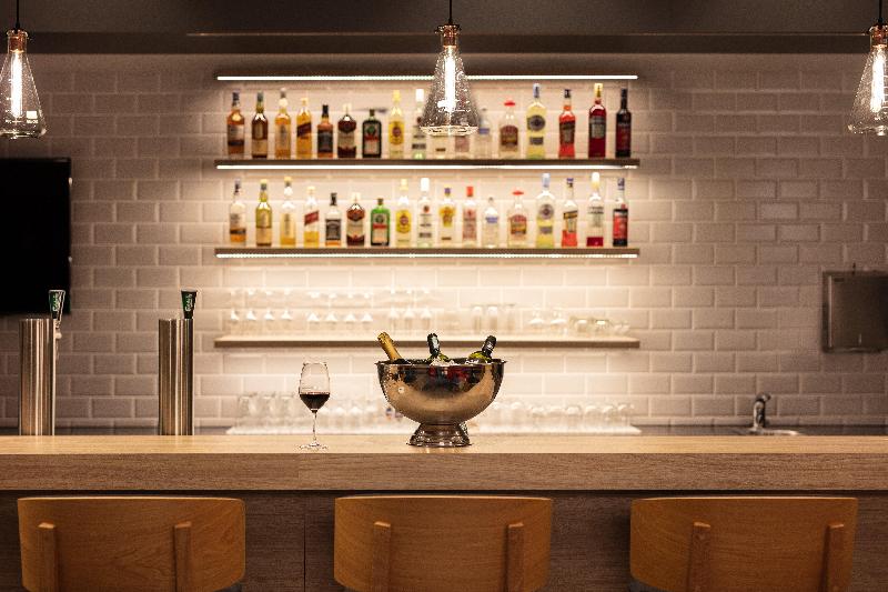 Holiday Inn Express Aarburg - Oftringen - Bar