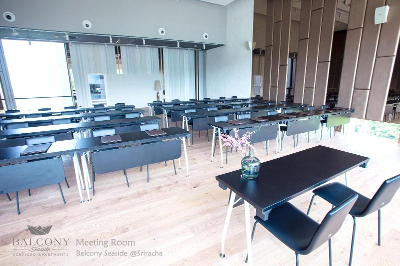 Balcony Seaside Sriracha Hotel Serviced Apartments - Toplantı
