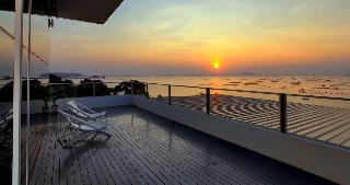 Balcony Seaside Sriracha Hotel Serviced Apartments fotoÄŸrafÄ±