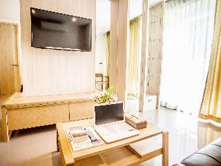 Balcony Seaside Sriracha Hotel Serviced Apartments fotoÄŸrafÄ±