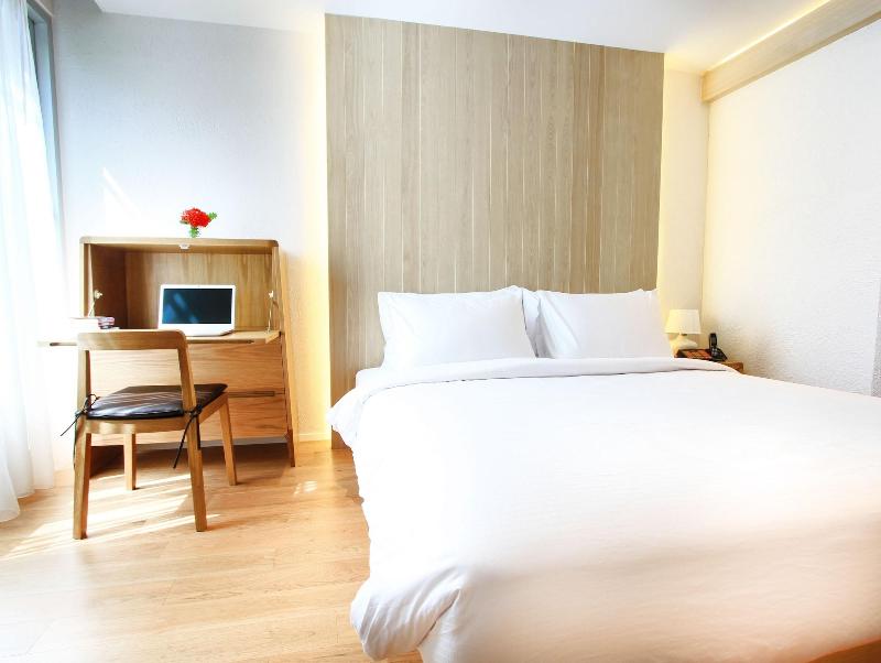 Balcony Seaside Sriracha Hotel Serviced Apartments - Oda