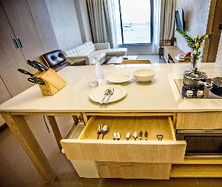 Balcony Seaside Sriracha Hotel Serviced Apartments fotoÄŸrafÄ±