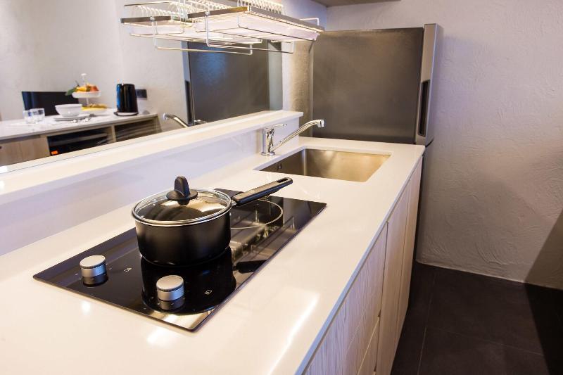 Balcony Seaside Sriracha Hotel Serviced Apartments - Oda