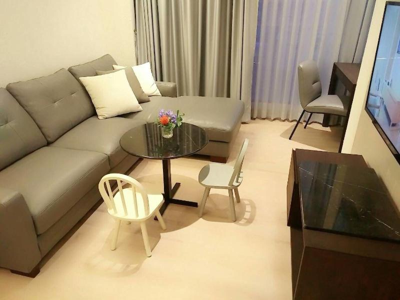 Balcony Seaside Sriracha Hotel Serviced Apartments - Oda
