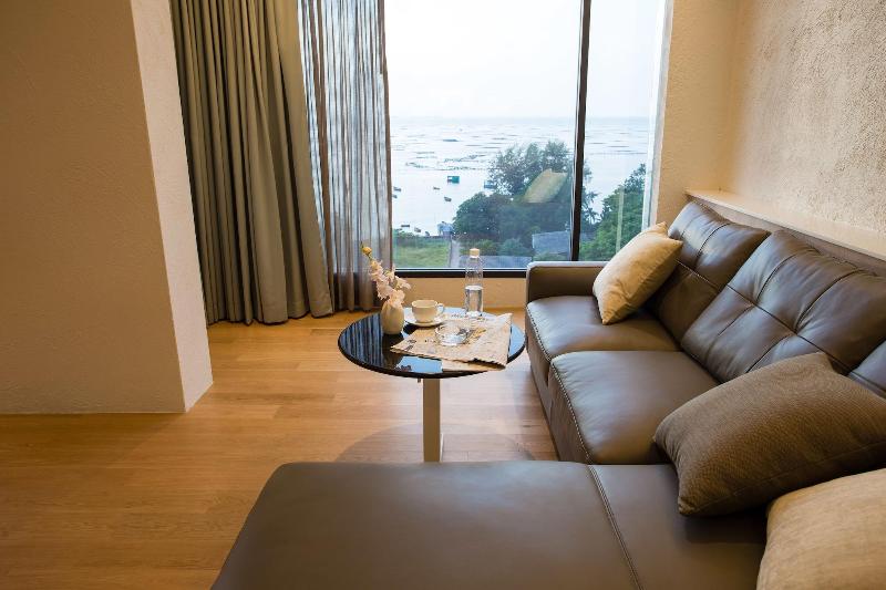 Balcony Seaside Sriracha Hotel Serviced Apartments - Oda