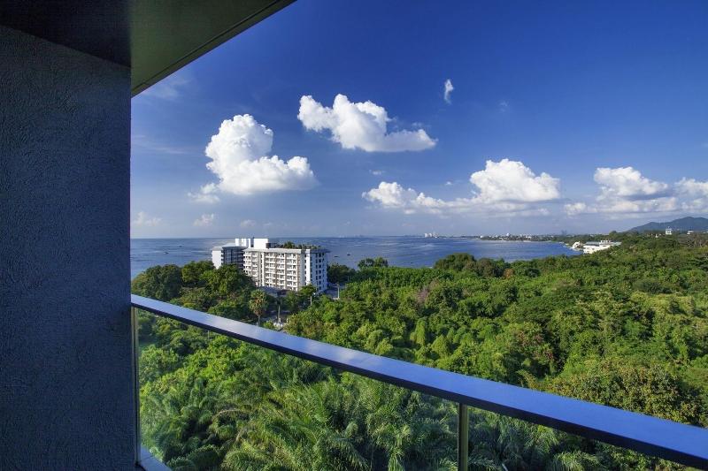Balcony Seaside Sriracha Hotel Serviced Apartments - Oda