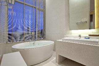 Balcony Seaside Sriracha Hotel Serviced Apartments fotoÄŸrafÄ±