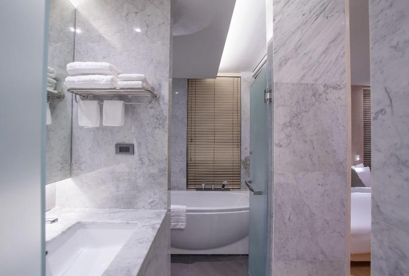 Balcony Seaside Sriracha Hotel Serviced Apartments - Oda