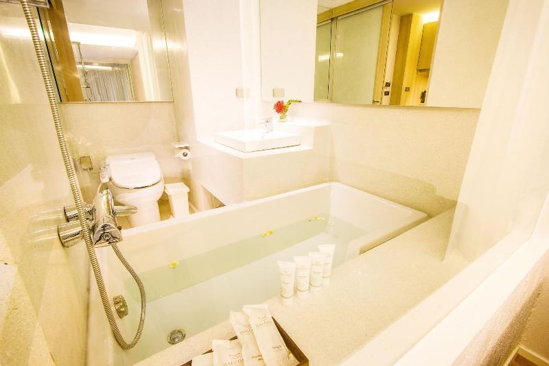 Balcony Seaside Sriracha Hotel Serviced Apartments - Oda