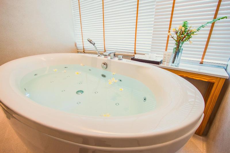Balcony Seaside Sriracha Hotel Serviced Apartments - Oda