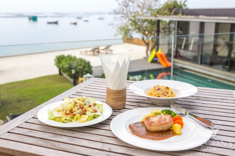 Balcony Seaside Sriracha Hotel Serviced Apartments - Restoran