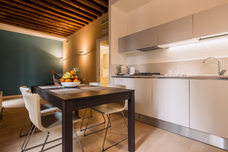 Charming Palace Corte Del Teatro - Oda