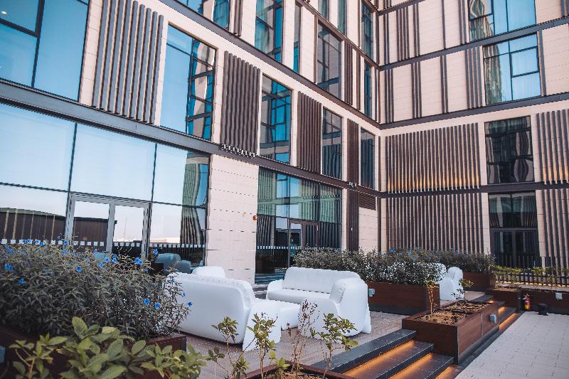 Staybridge Suites Dubai Al-Maktoum Airport - Genel