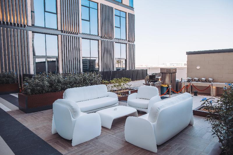 Staybridge Suites Dubai Al-Maktoum Airport - Restoran