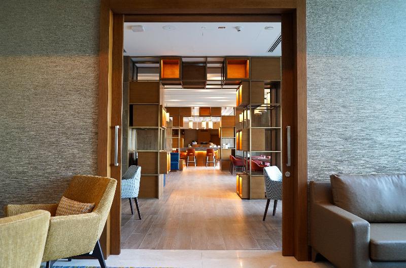 Staybridge Suites Dubai Al-Maktoum Airport - Restoran