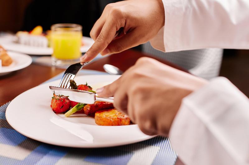 Staybridge Suites Dubai Al-Maktoum Airport - Restoran