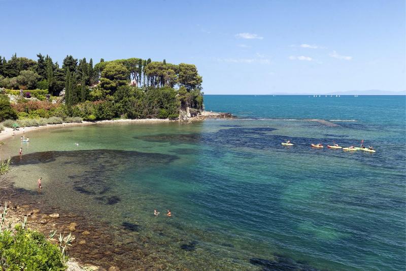 Villa Domizia - Genel