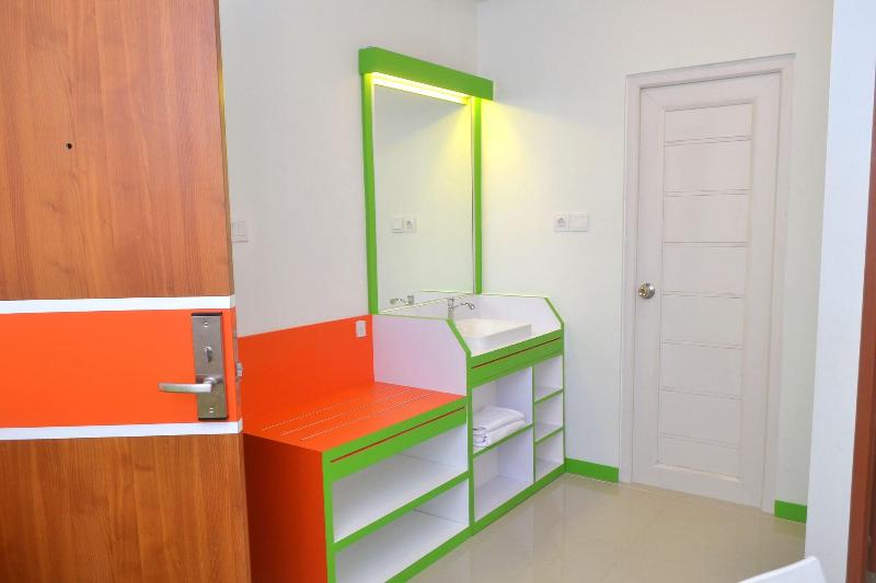 Titanium Express Homtel - Oda