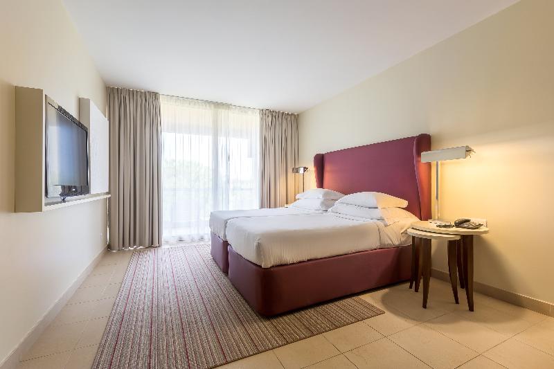NAU Sao Rafael Suites - Oda