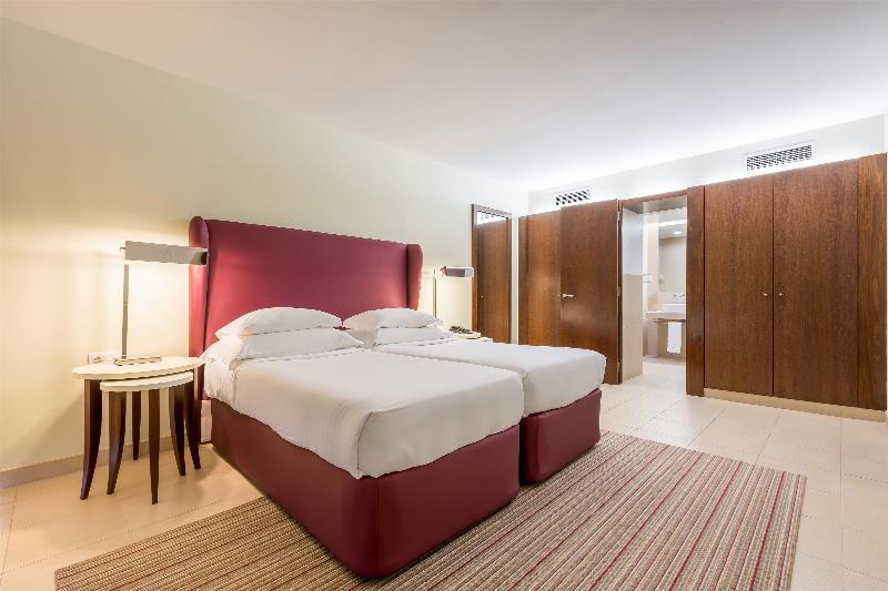 NAU Sao Rafael Suites - Oda