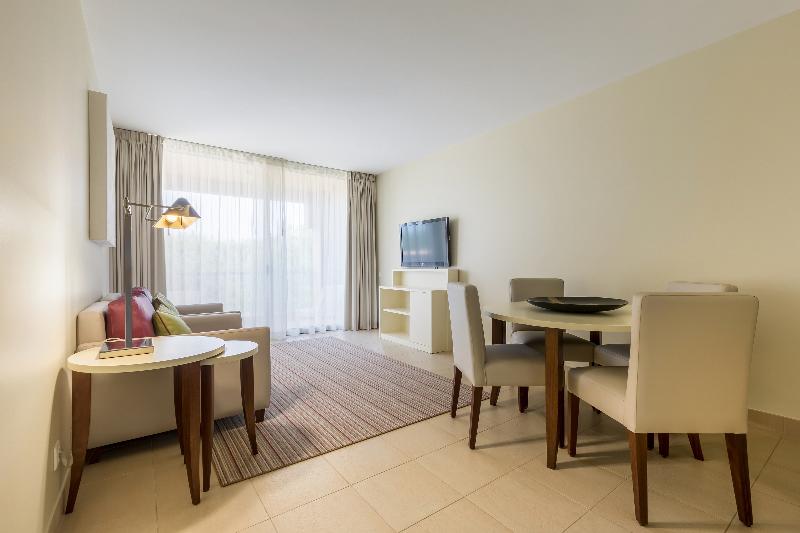 NAU Sao Rafael Suites - Oda