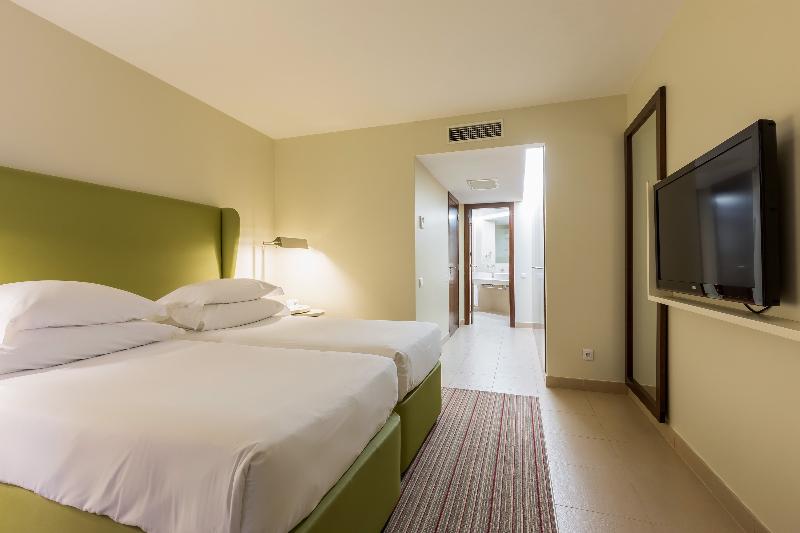NAU Sao Rafael Suites - Oda