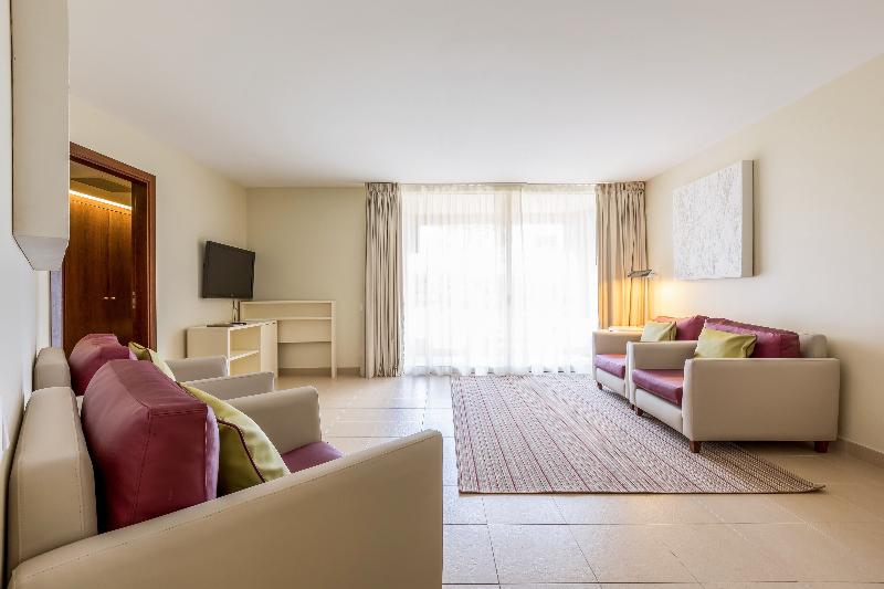 NAU Sao Rafael Suites - Oda
