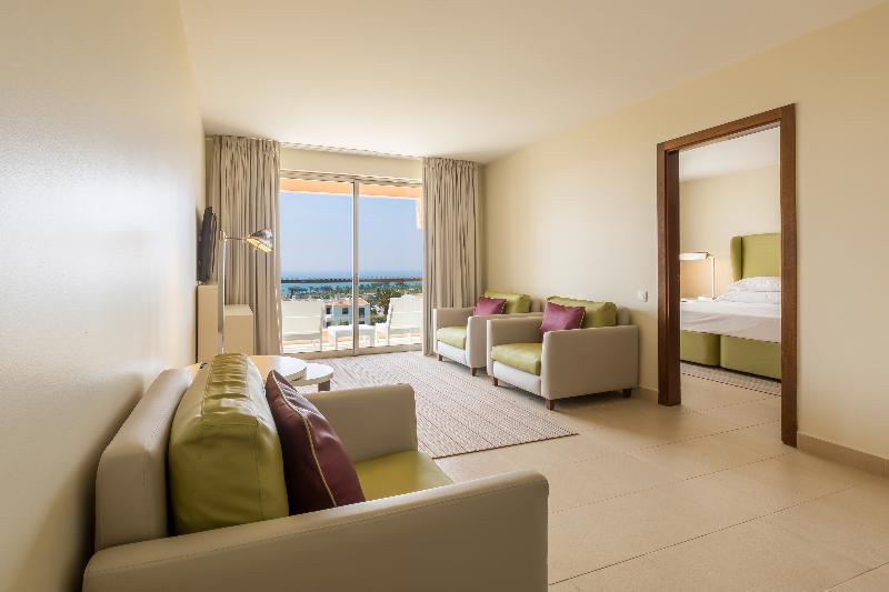 NAU Sao Rafael Suites - Oda