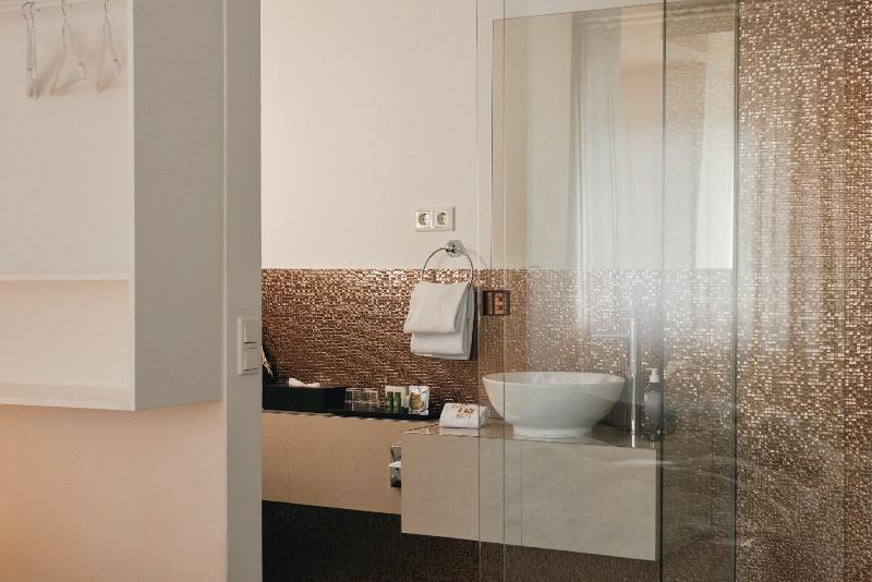 18Arts Hotel - Oda