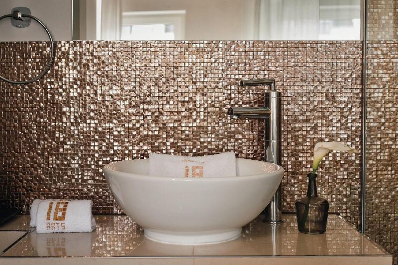 18Arts Hotel - Oda