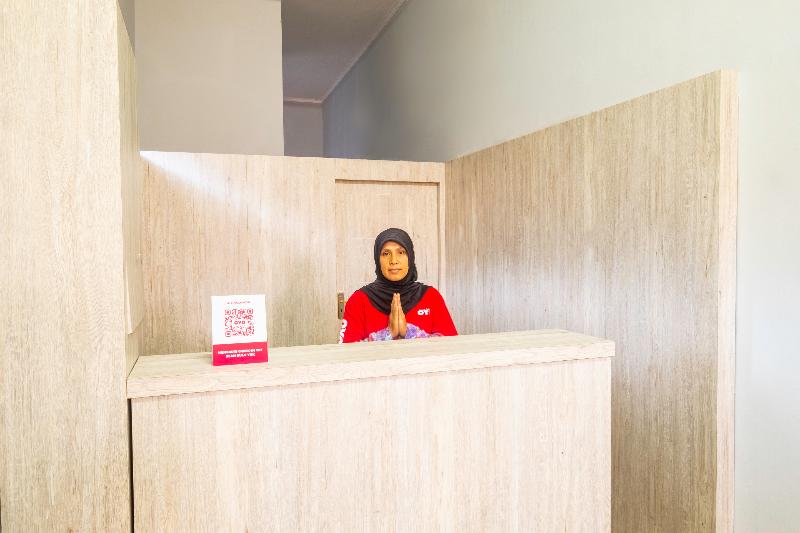 Super OYO 2405 The Karins Guesthouse Syariah - Lobi