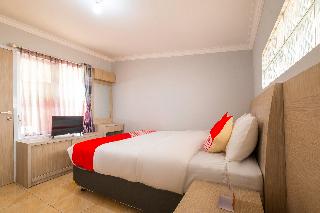 Super OYO 2405 The Karins Guesthouse Syariah fotoÄŸrafÄ±