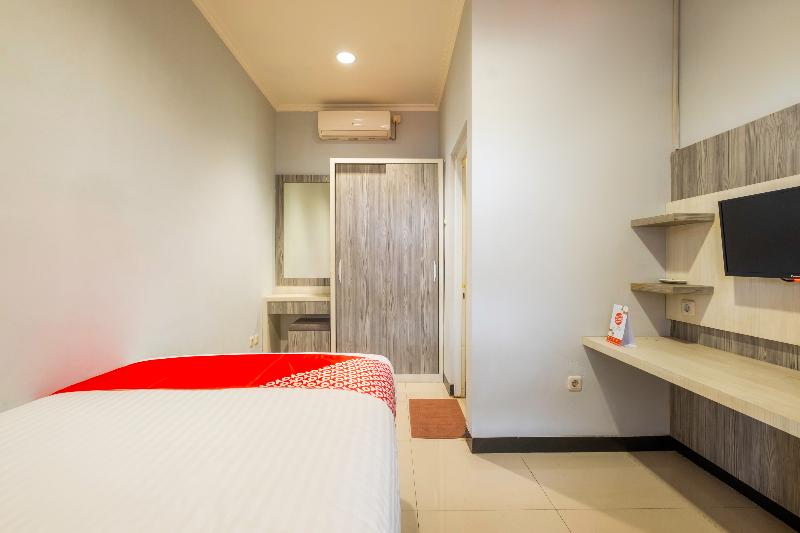 Super OYO 2405 The Karins Guesthouse Syariah - Oda