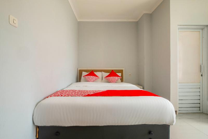 Super OYO 2405 The Karins Guesthouse Syariah - Oda