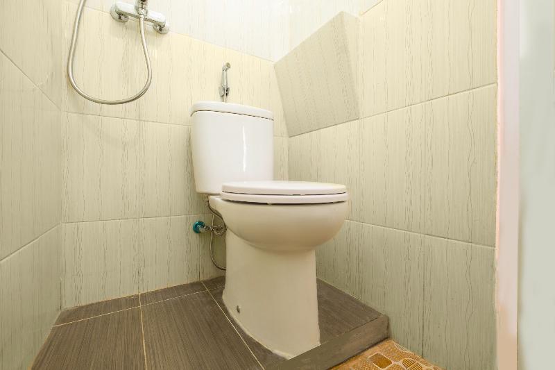 Super OYO 2405 The Karins Guesthouse Syariah - Oda