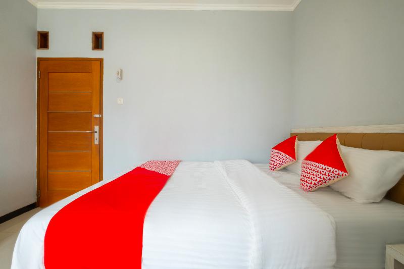 Super OYO 2405 The Karins Guesthouse Syariah - Oda