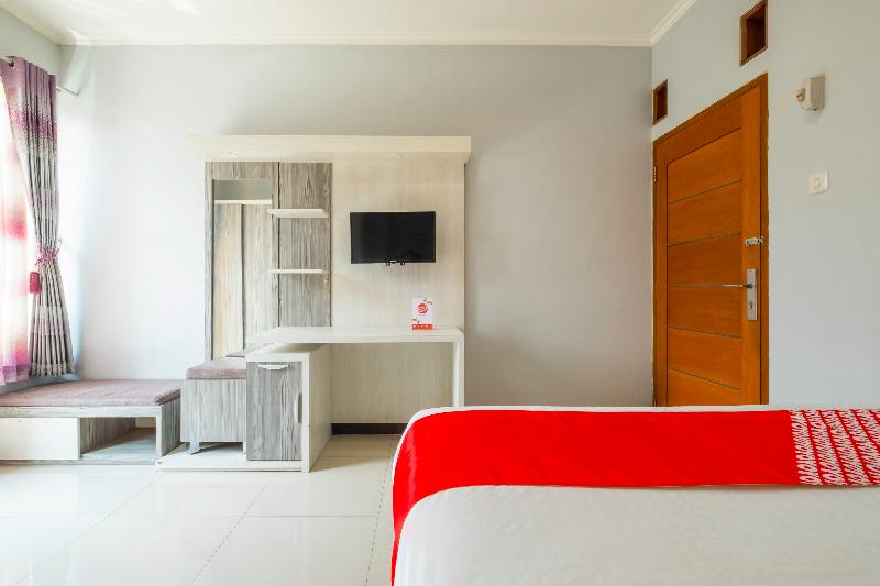 Super OYO 2405 The Karins Guesthouse Syariah - Oda